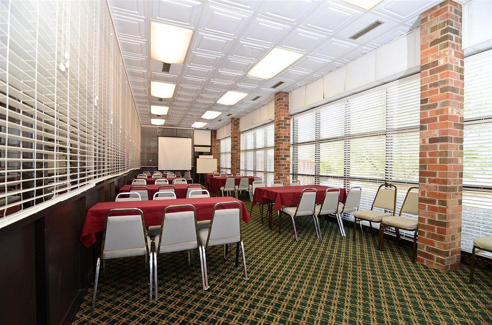 Clarion Pointe Bloomington-Normal Near I-55 And University Бизнес фото