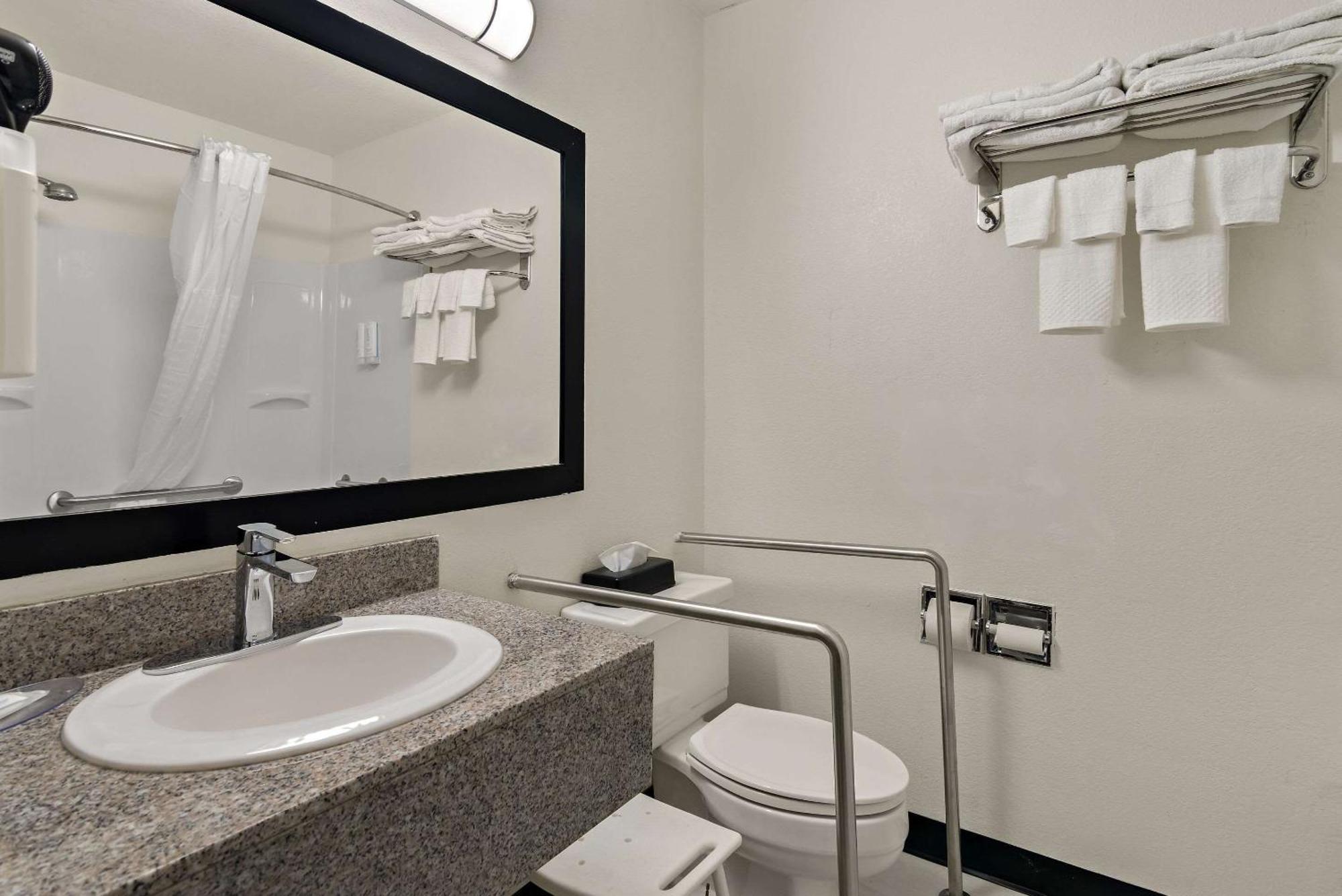 Clarion Pointe Bloomington-Normal Near I-55 And University Экстерьер фото