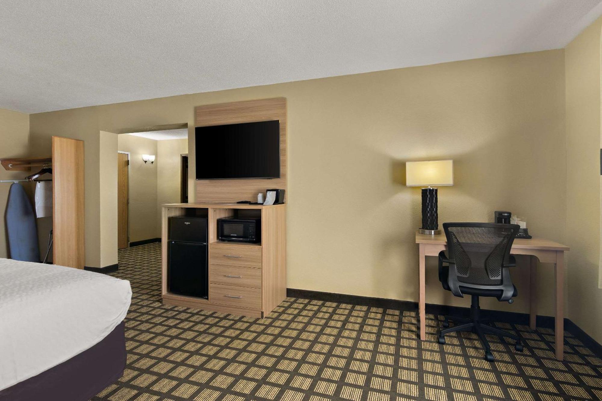Clarion Pointe Bloomington-Normal Near I-55 And University Экстерьер фото