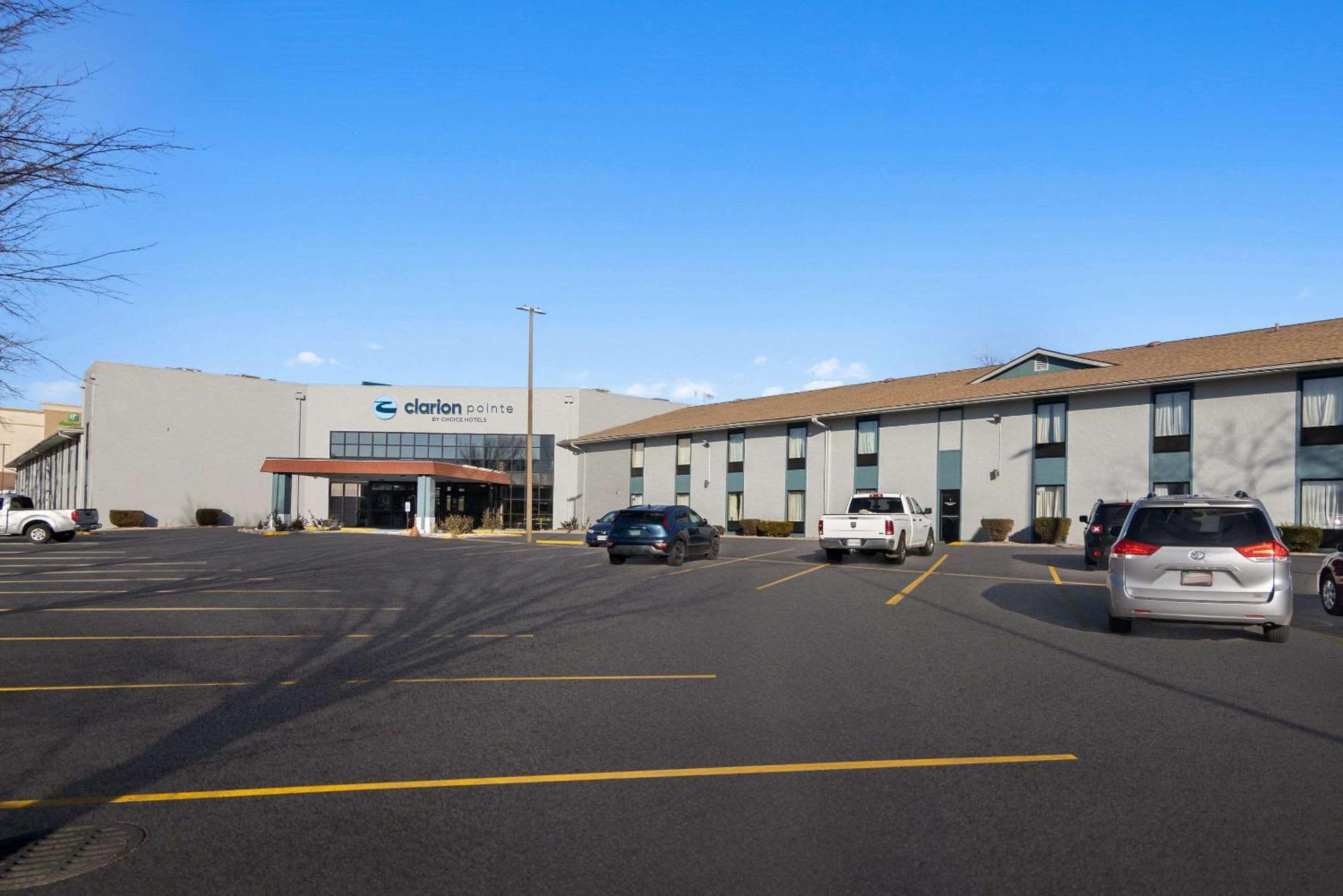 Clarion Pointe Bloomington-Normal Near I-55 And University Экстерьер фото